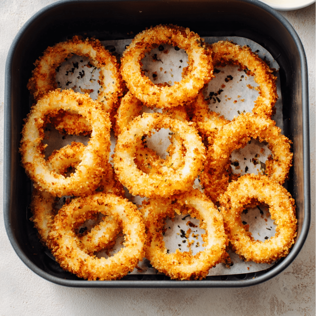 Onion rings cooked and ready to serve